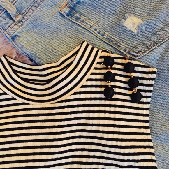 Mossimo Supply Co. Tops - PRICE FIRM NWT Mossimo Mock Neck Sleeveless Shirt